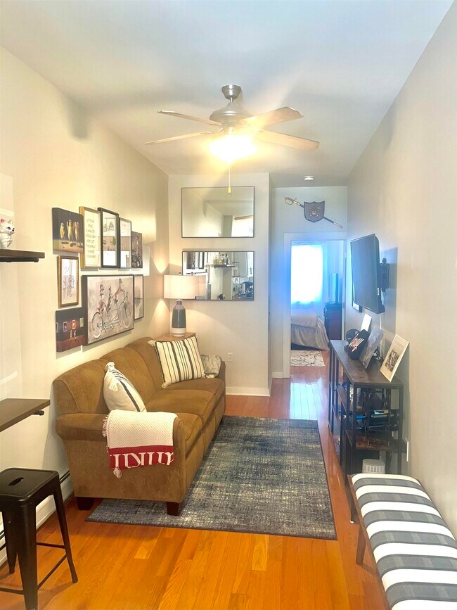 Building Photo - 422 Bloomfield St