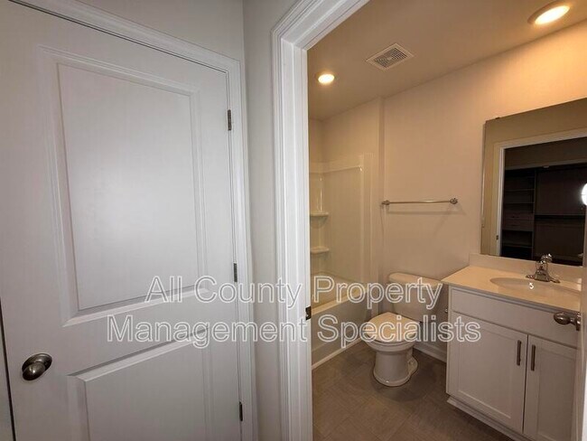 Building Photo - 424 Devotion Ln