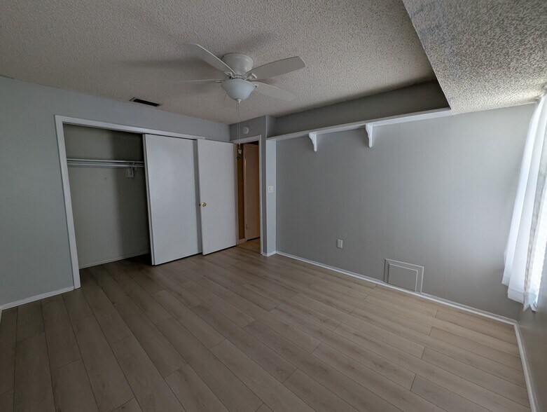 Building Photo - 4418 Parrot Ave