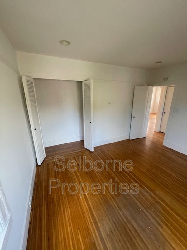 Building Photo - 1424 E 20th St