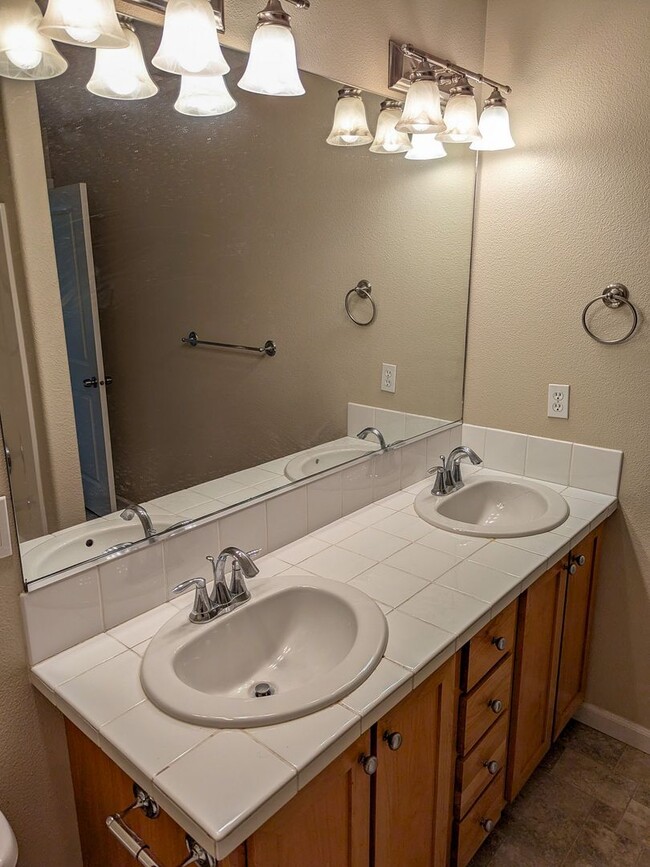 Building Photo - 1382 Glacier View St SE