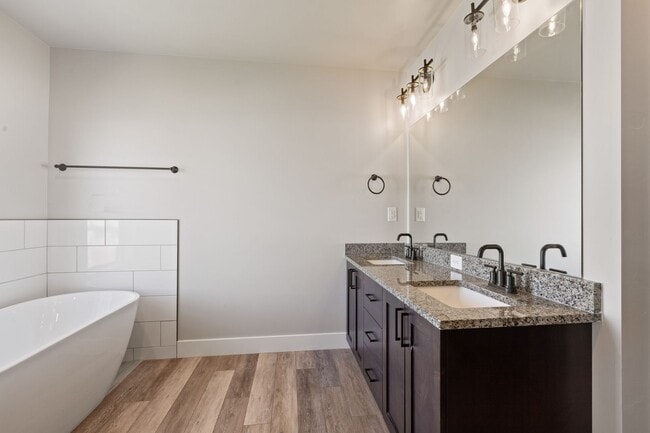 Building Photo - AMMON 3 BED 2 BATH TOWNHOME WITH 2 STALL G...