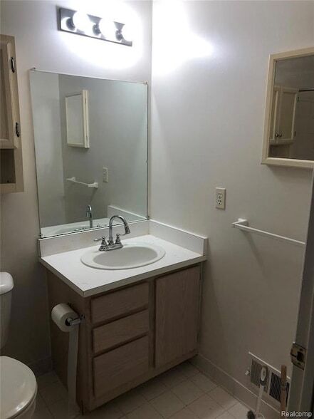 Building Photo - 22301 Atlantic Pointe