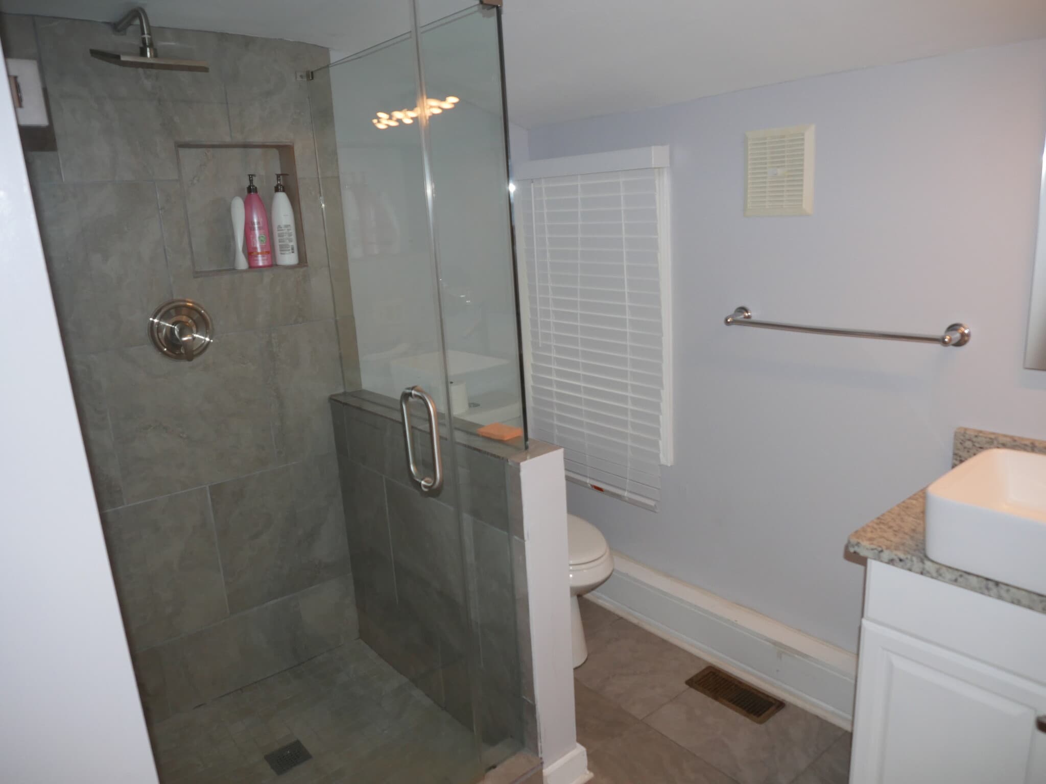 Luxury bathroom - 1065 Atlantic Dr NW
