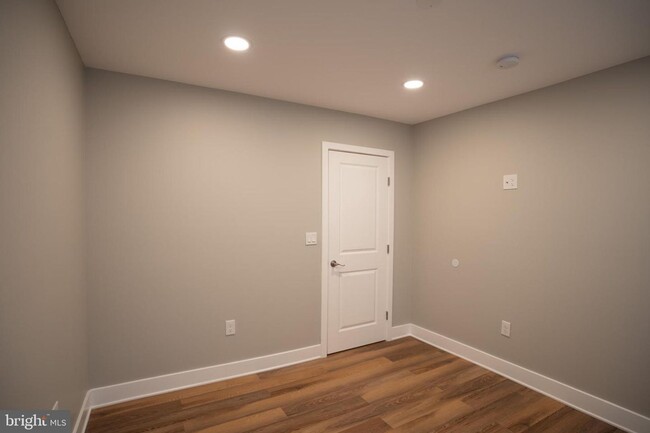 Building Photo - Large 3 bedroom with powder room on 1st fl