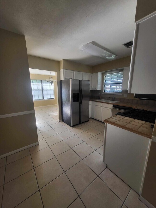 Building Photo - 2108 Calle De Castelar