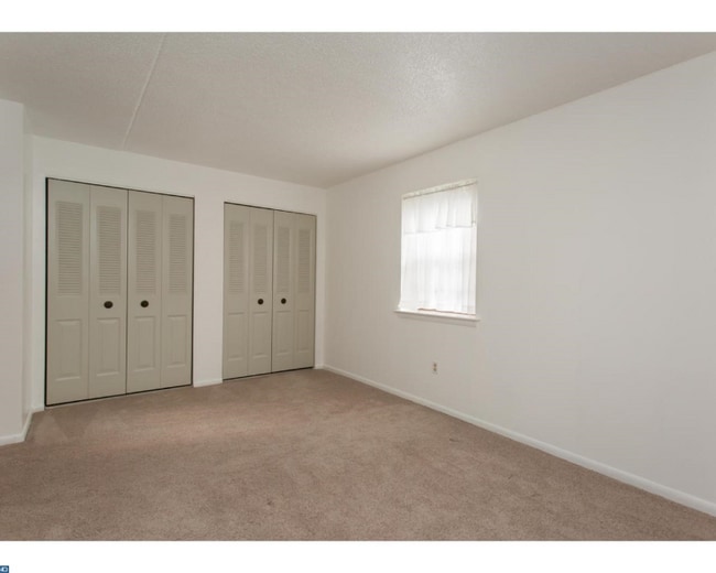 Building Photo - 3301 Valley Dr