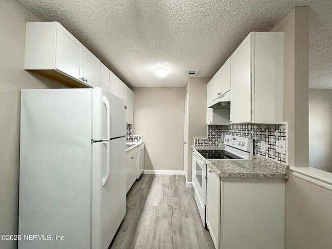 Building Photo - 1600 Big Tree Rd