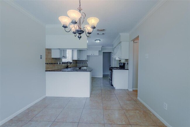 Building Photo - 4239 Southchase Ln
