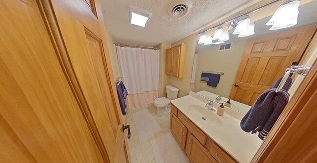 Building Photo - 3D Tour Available - Gorgeous West Side Home with Garage + Fenced in Back Yard! Available Now!