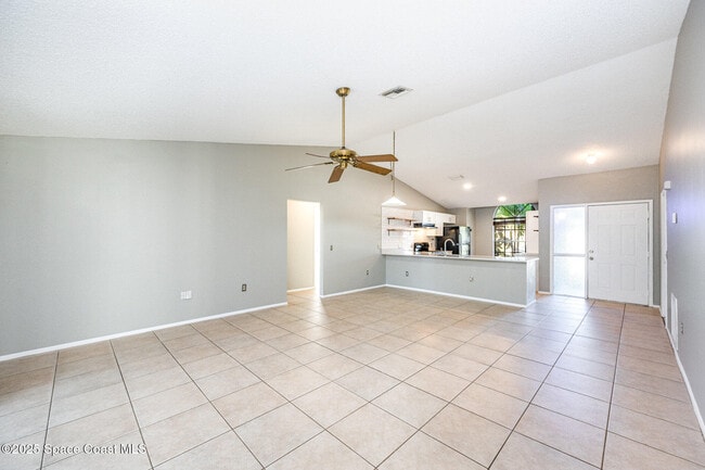 Building Photo - 869 Yorktowne Dr