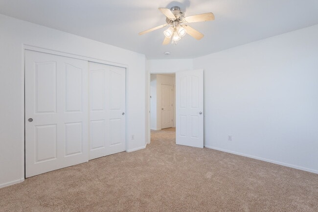 Building Photo - 4500 E Del Rio St