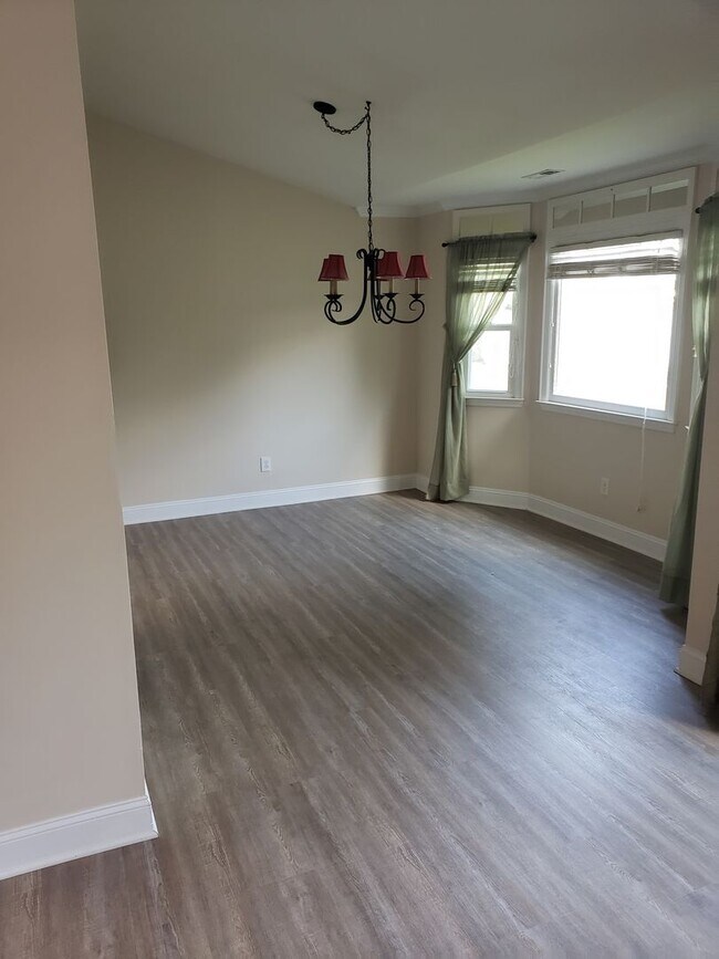 Building Photo - Beautiful Home on Lake Clermont