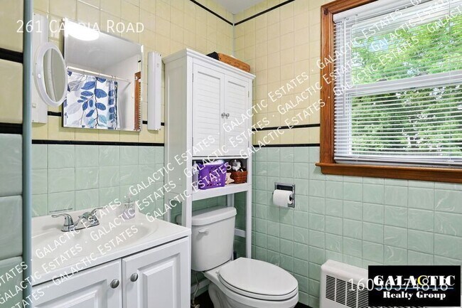 Building Photo - 261 Candia Rd