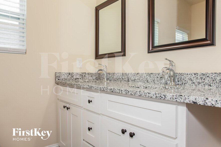 Building Photo - 5039 Tuckaseegee Rd