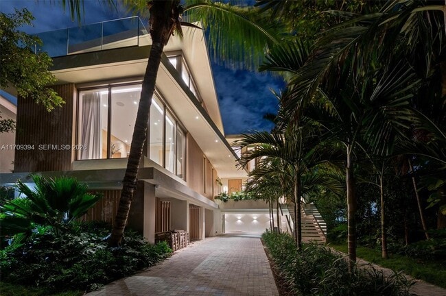 Building Photo - 424 W Rivo Alto Dr