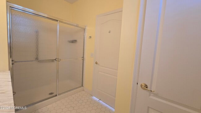 Building Photo - 16 Golden Willows Ave