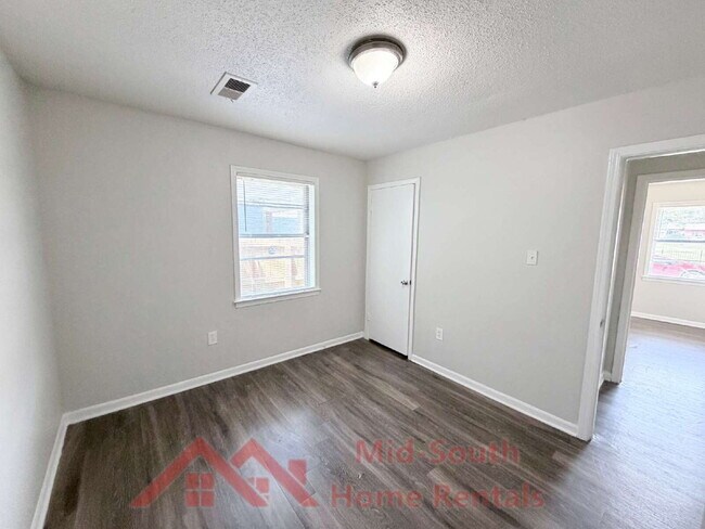 Building Photo - 3431 Rebeh Rd
