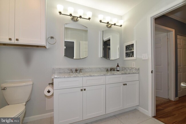 Building Photo - 20301 Beechwood Terrace
