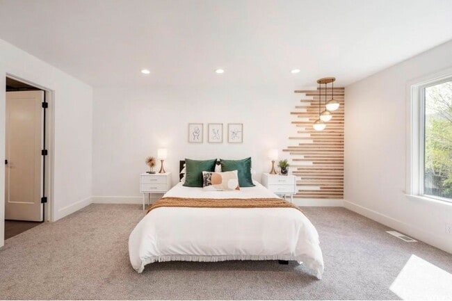 Building Photo - Designer Prospector Townhome