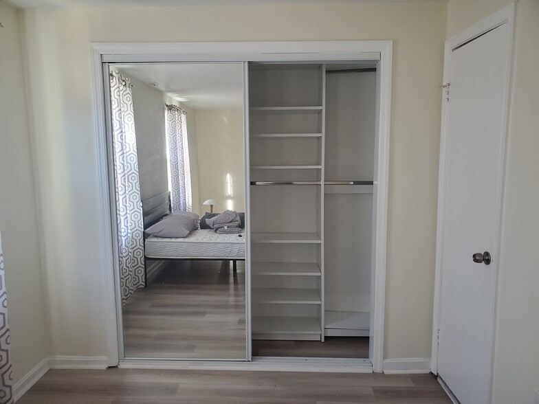 Closet - 7913 Central Park Cir