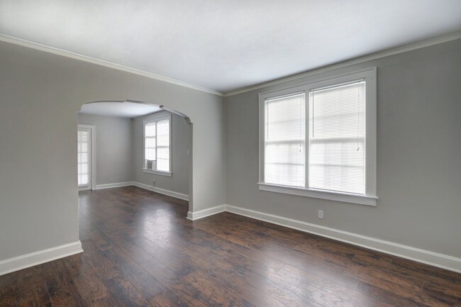 Building Photo - Large Downtown Savannah 2BR/1BA House For ...