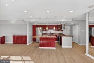 Building Photo - 10320 Westlake Dr