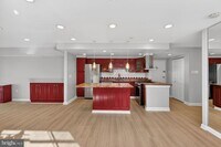 Building Photo - 10320 Westlake Dr