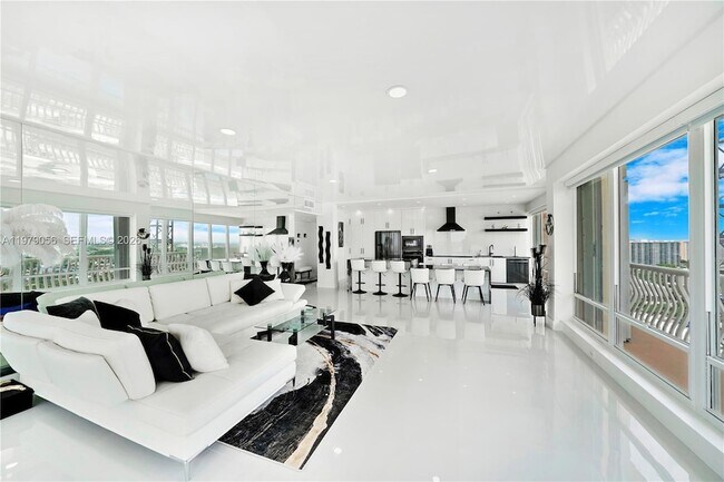 Building Photo - 4020 Galt Ocean Dr