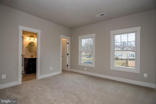 Building Photo - 6928 Regent Ln