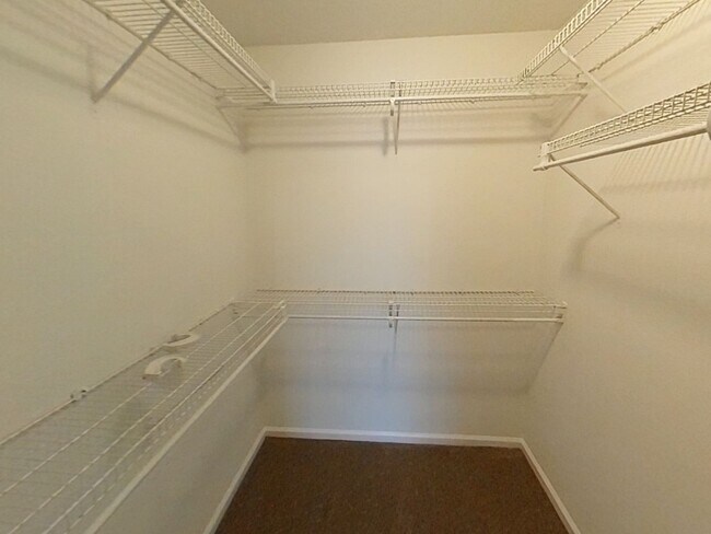 Building Photo - 3 Bedrooms, 2.5 Bathrooms Waterfront Townhouse