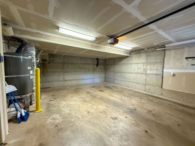 Building Photo - 3Bd/2.5Ba Seattle Townhouse