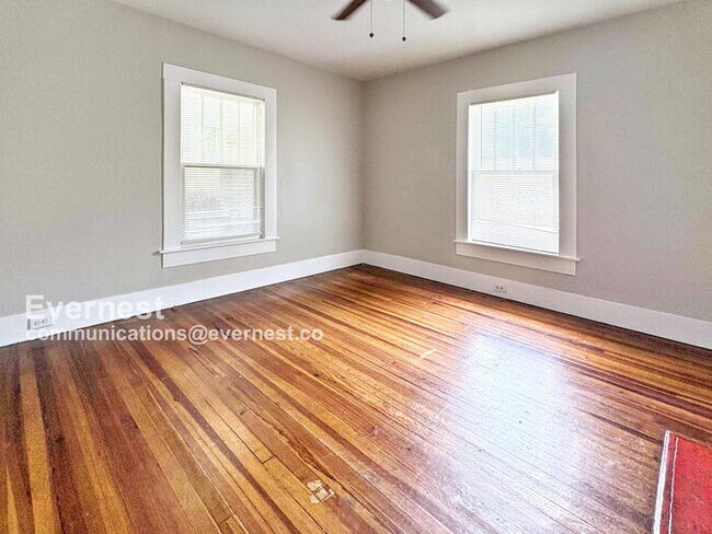 Building Photo - 525 53rd St Ens