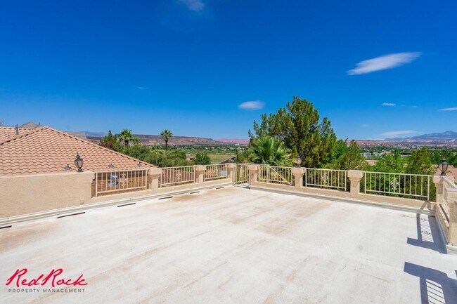 Building Photo - Spacious 6 Bedroom Home with a Balcony!