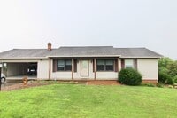 Building Photo - For Rent: Spacious Ranch-Style Home with S...