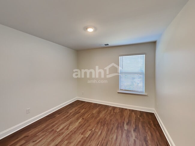 Building Photo - 555 Rivermist Dr