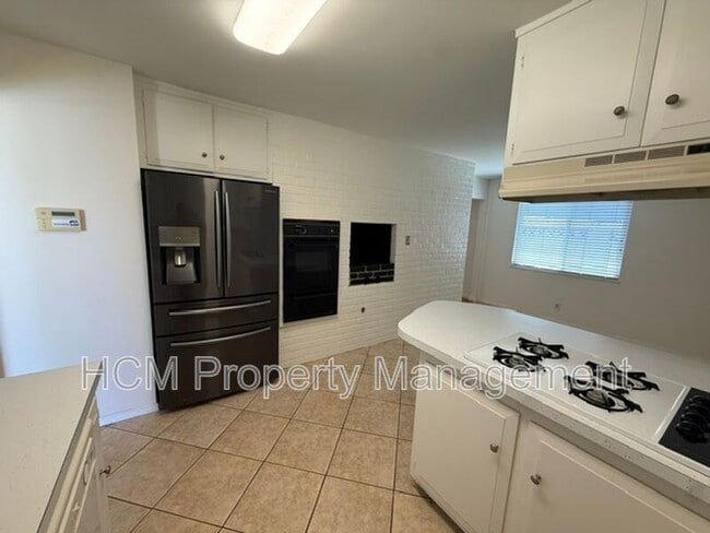 Building Photo - 16402 Birdie Ln
