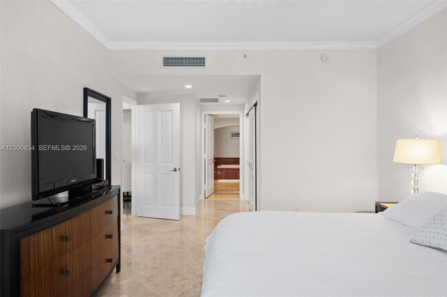 Building Photo - 17875 Collins Ave
