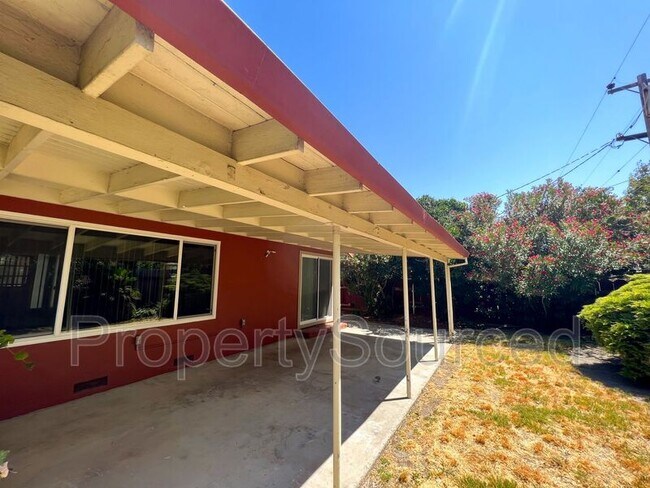 Building Photo - 320 E Granada Way