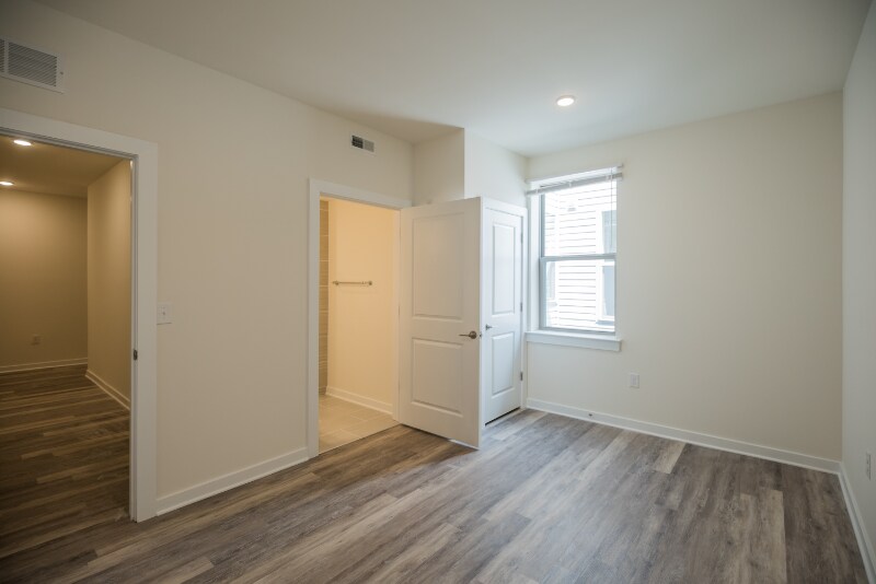 Building Photo - 4210 Chestnut St