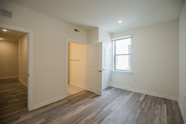 Building Photo - 4210 Chestnut St