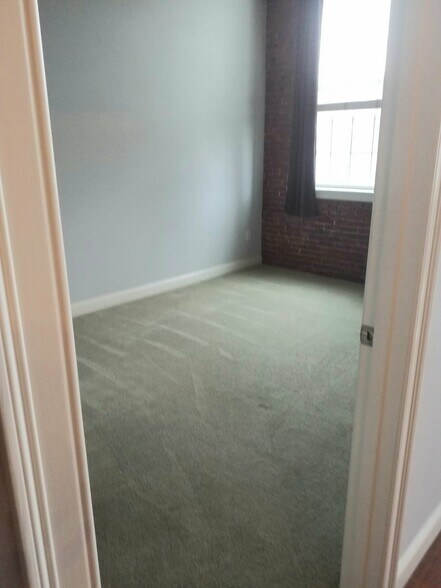 Building Photo - 66 Landing Ln