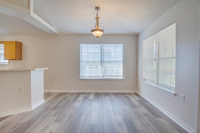 Building Photo - Move In for the Holidays! Lakefront Shadow...