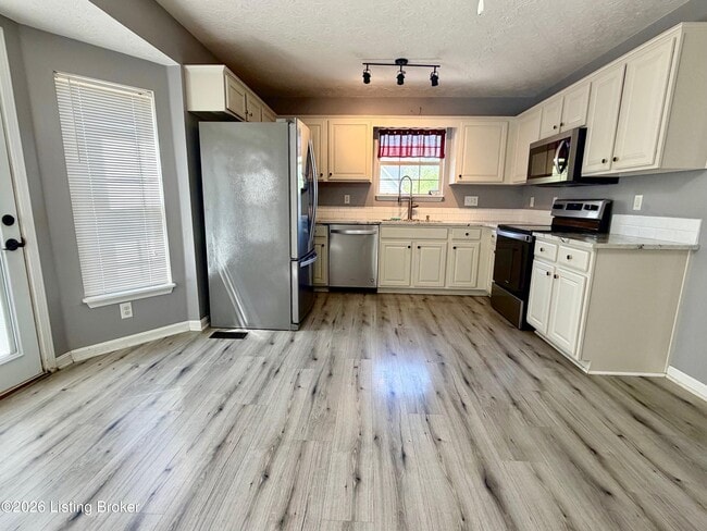 Building Photo - 319 Holly Marie Dr