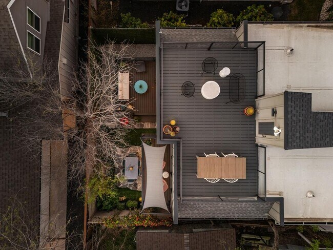 Building Photo - 1502 Waller St