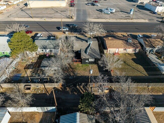 Building Photo - 2011 W 16th St