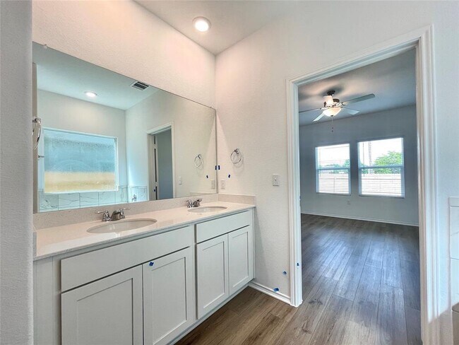 Building Photo - 10501 Steinbeck Dr