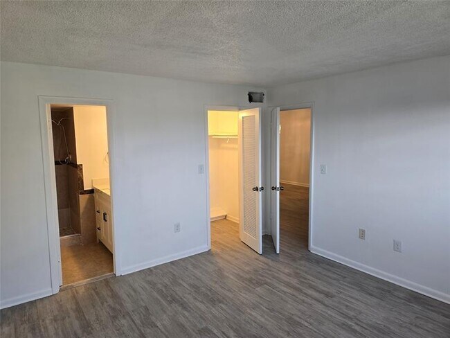 Building Photo - 8225 Sunrise Lakes Blvd