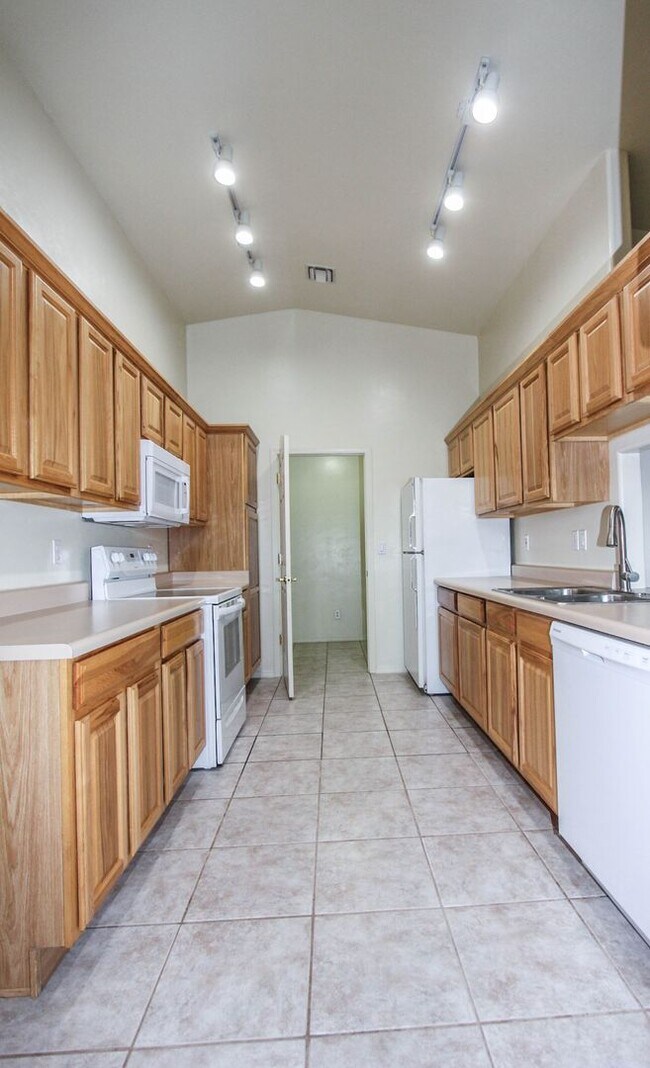 Building Photo - 8509 E Leigh Dr