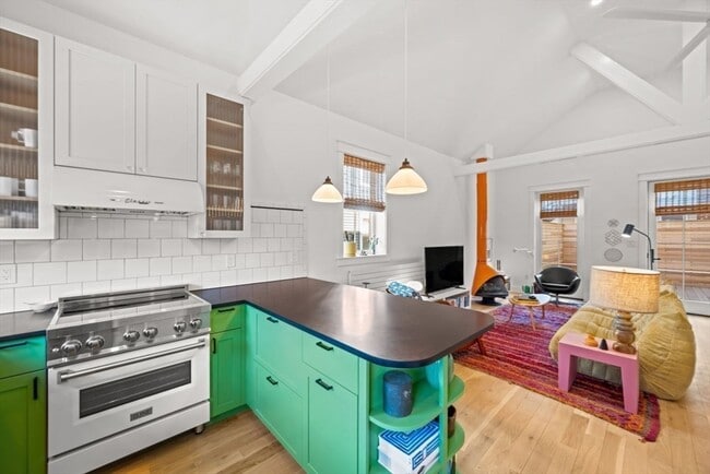 Building Photo - 22 Mitchell St